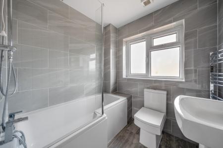 2 bedroom Terraced House to let in Radcot Close, Maidenhead, SL6