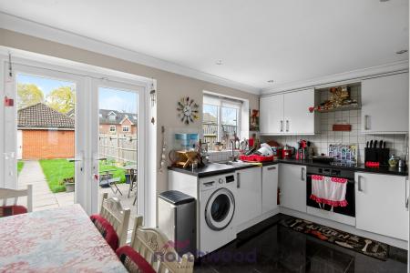 3 bedroom Semi-detached house to let in Blackamoor Lane, Maidenhead, SL6