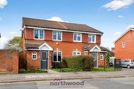 3 bedroom Semi-detached house to let in Blackamoor Lane, Maidenhead, SL6