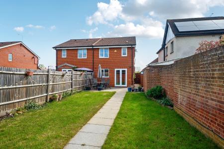 3 bedroom Semi-detached house to let in Blackamoor Lane, Maidenhead, SL6
