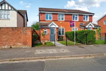 3 bedroom Semi-detached house to let in Blackamoor Lane, Maidenhead, SL6
