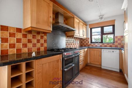 5 bedroom Detached house for sale in Heywood Avenue, Maidenhead, SL6