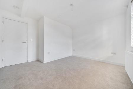 2 bedroom Flat to let in High Street, Maidenhead, SL6