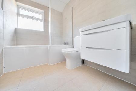 2 bedroom Flat to let in High Street, Maidenhead, SL6