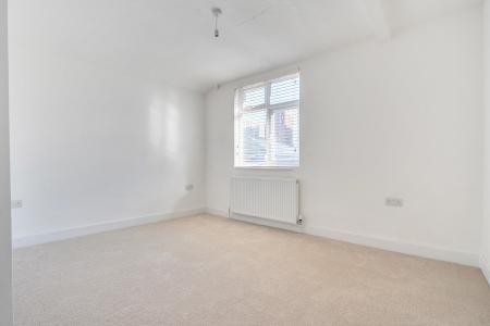 2 bedroom Flat to let in High Street, Maidenhead, SL6