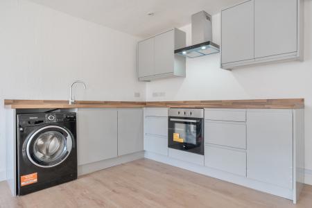 2 bedroom Flat to let in High Street, Maidenhead, SL6