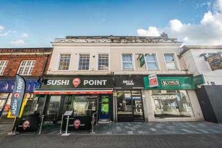 2 bedroom Flat to let in Hight Street, Maidenhead, SL6
