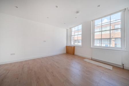 1 bedroom Flat to let in High Street, Maidenhead, SL6