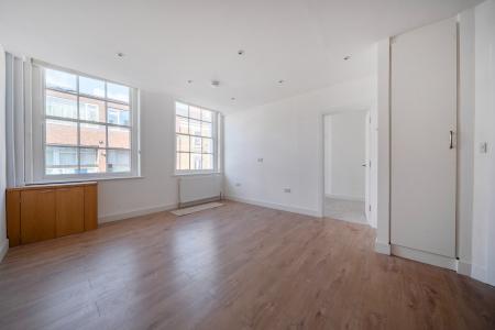 1 bedroom Flat to let in High Street, Maidenhead, SL6