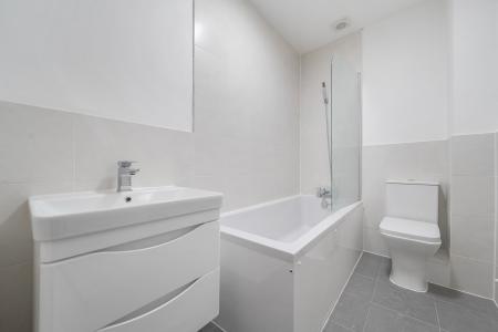1 bedroom Flat to let in High Street, Maidenhead, SL6
