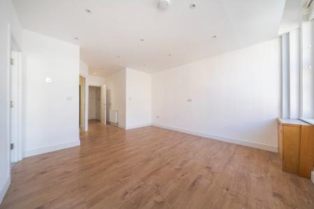 1 bedroom Flat to let in High Street, Maidenhead, SL6