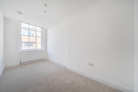 1 bedroom Flat to let in High Street, Maidenhead, SL6