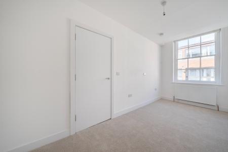 1 bedroom Flat to let in High Street, Maidenhead, SL6