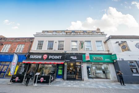 1 bedroom Flat to let in High Street, Maidenhead, SL6