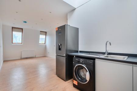 1 bedroom Flat to let in High Street, Maidenhead, SL6