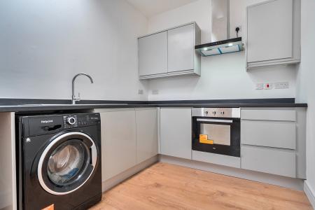1 bedroom Flat to let in High Street, Maidenhead, SL6