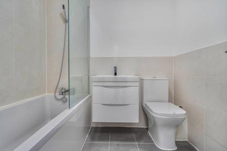 1 bedroom Flat to let in High Street, Maidenhead, SL6