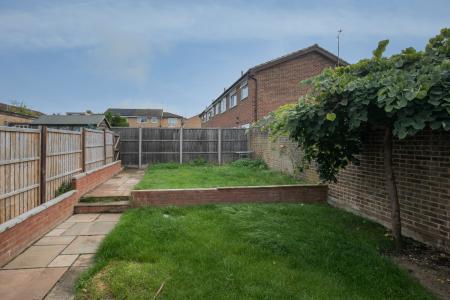 3 bedroom Terraced House to let in Palmers Close, Maidenhead, SL6