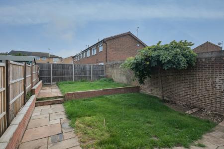 3 bedroom Terraced House to let in Palmers Close, Maidenhead, SL6
