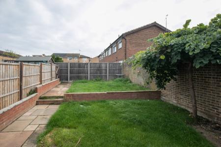 3 bedroom Terraced House to let in Palmers Close, Maidenhead, SL6