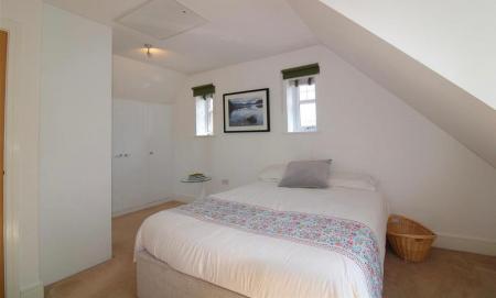 3 bedroom End of terrace house to let in Bhamra Gardens, Maidenhead, SL6