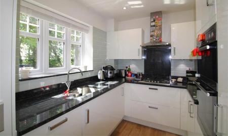3 bedroom End of terrace house to let in Bhamra Gardens, Maidenhead, SL6