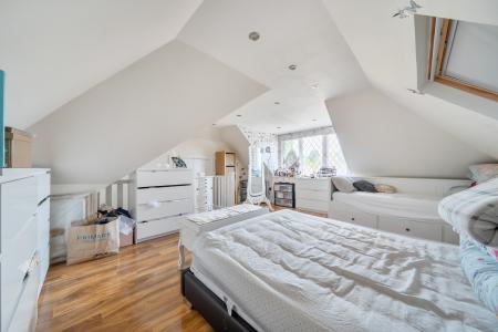 5 bedroom Detached house for sale in Quaves Road, Slough, SL3
