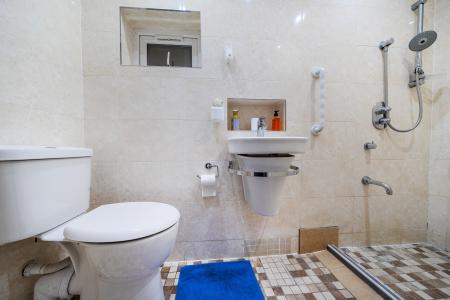 5 bedroom Detached house for sale in Quaves Road, Slough, SL3