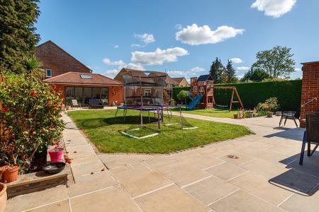 5 bedroom Detached house for sale in Quaves Road, Slough, SL3