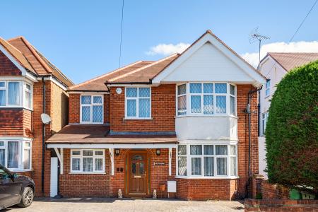 5 bedroom Detached house for sale in Quaves Road, Slough, SL3