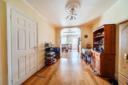 5 bedroom Detached house for sale in Quaves Road, Slough, SL3