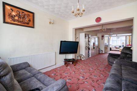 5 bedroom Detached house for sale in Quaves Road, Slough, SL3