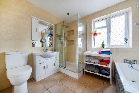 5 bedroom Detached house for sale in Quaves Road, Slough, SL3