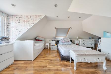 5 bedroom Detached house for sale in Quaves Road, Slough, SL3