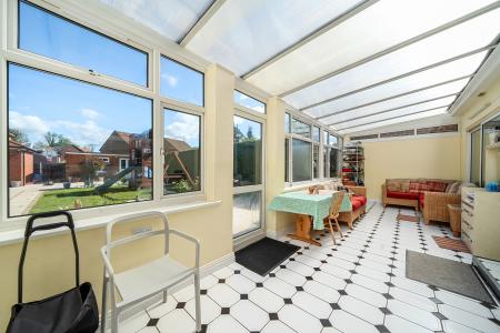 5 bedroom Detached house for sale in Quaves Road, Slough, SL3