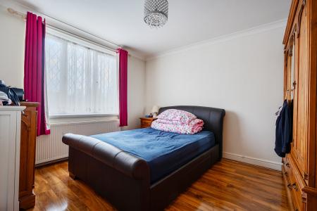 5 bedroom Detached house for sale in Quaves Road, Slough, SL3