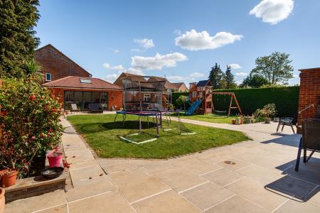 5 bedroom Detached house for sale in Quaves Road, Slough, SL3