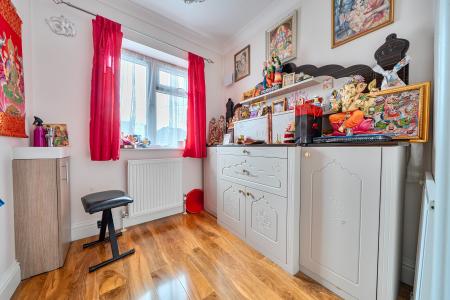 4 bedroom Detached house for sale in Quaves Road, Slough, SL3