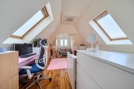 4 bedroom Detached house for sale in Quaves Road, Slough, SL3