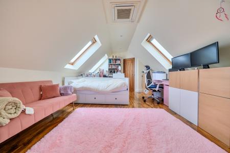 4 bedroom Detached house for sale in Quaves Road, Slough, SL3