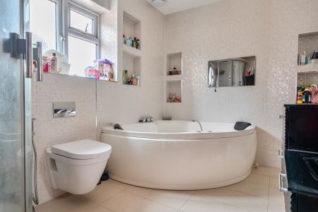 4 bedroom Detached house for sale in Quaves Road, Slough, SL3