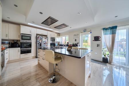 4 bedroom Detached house for sale in Quaves Road, Slough, SL3