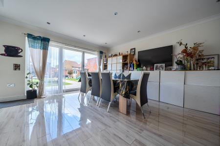 4 bedroom Detached house for sale in Quaves Road, Slough, SL3