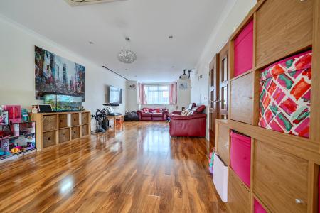 4 bedroom Detached house for sale in Quaves Road, Slough, SL3