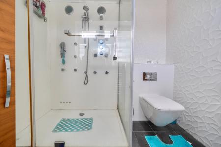 4 bedroom Detached house for sale in Quaves Road, Slough, SL3