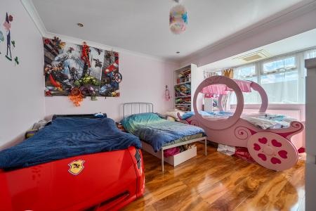 4 bedroom Detached house for sale in Quaves Road, Slough, SL3