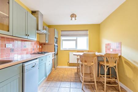 3 bedroom Maisonette to let in St Marys Walk, Maidenhead, SL6