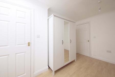 5 bedroom Town house to let in Hurworth Avenue, Langley, SL3