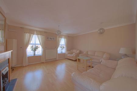 5 bedroom Town house to let in Hurworth Avenue, Langley, SL3