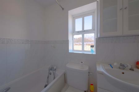 5 bedroom Town house to let in Hurworth Avenue, Langley, SL3